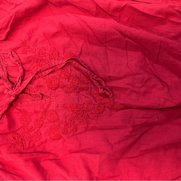 💗Red Lace Trim Blouse - Picture 2 of 3